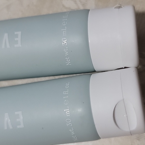 BUNDLE OF 2  PORE-FECT PRIMER MATTE FINISH - Picture 2 of 3